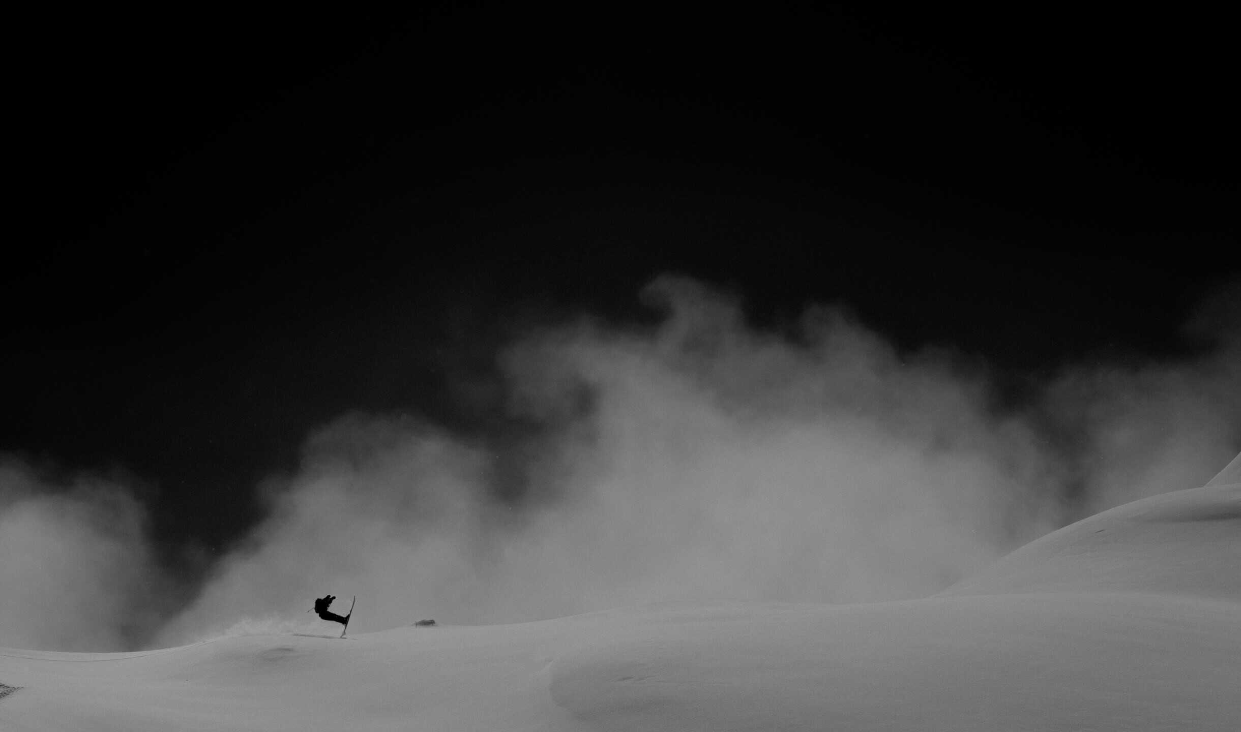 Signature move of Laurent De Martin - tail press in powder