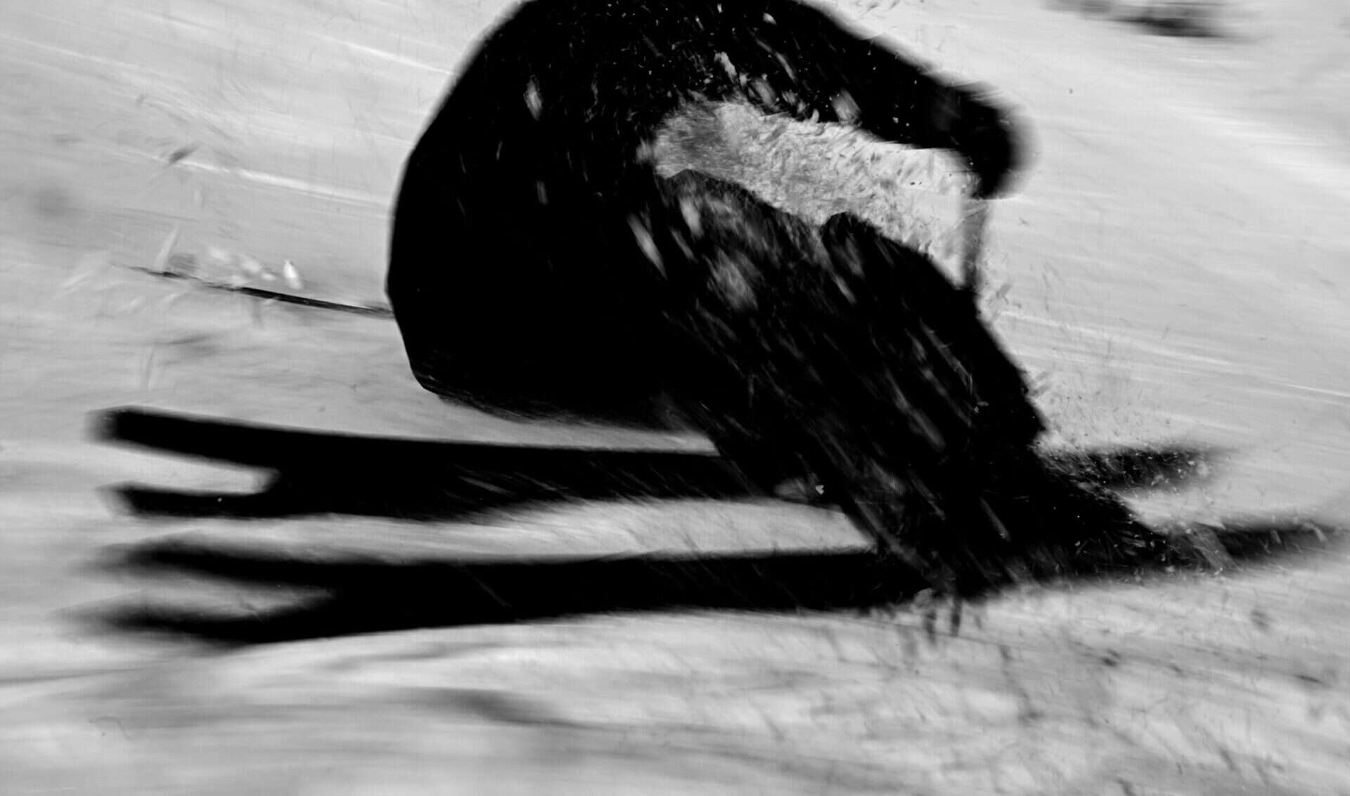 Laurent De Martin carving in spring on groomers riding the Recreation 180